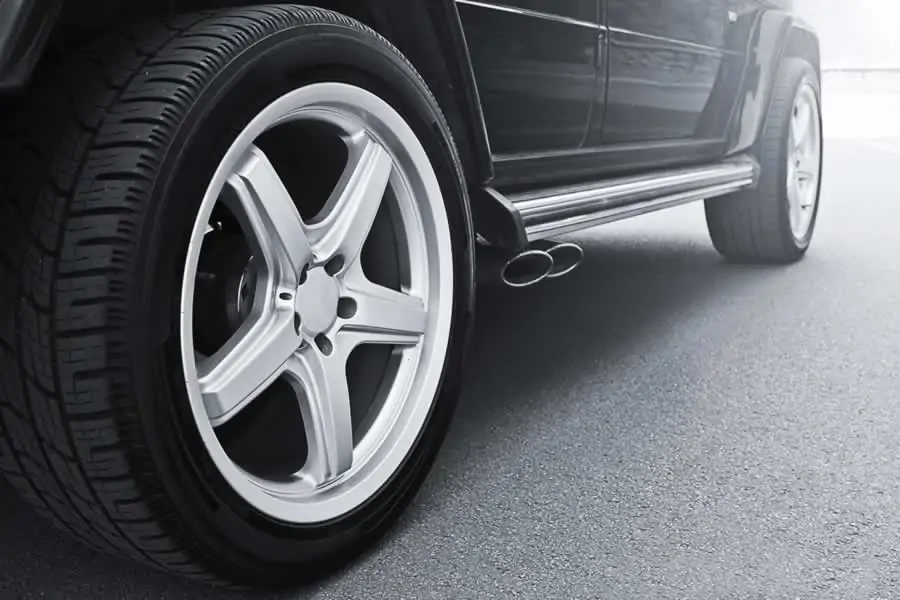 DIY Tire Scrub clean car tires